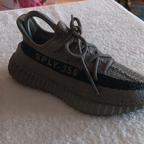 Yeezy 350 Boost - Picture 12 of 16